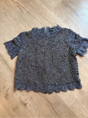 Level Eight Jr Sz L/XL Gray Lace Short Sleeve Top